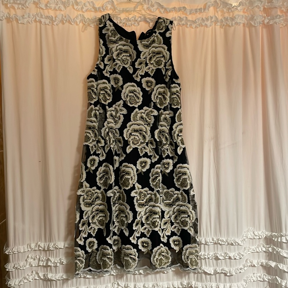 Beautiful cocktail dress!